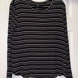 American Eagle Outfitters Black and White Long Sleeve Tee